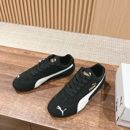 プーマ スニーカー