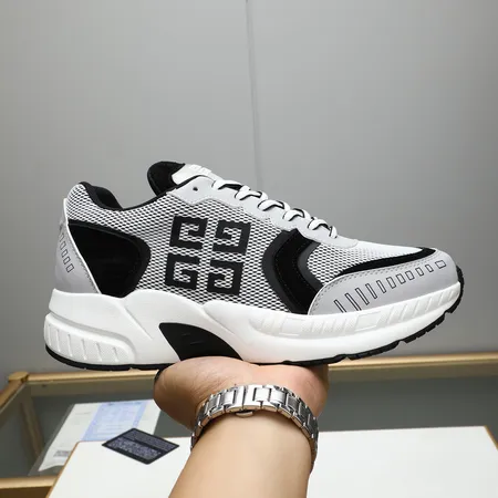 ジバンシィ スニーカー