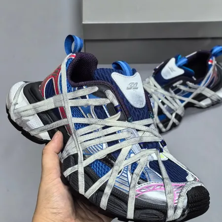 バレンシアガ スニーカー