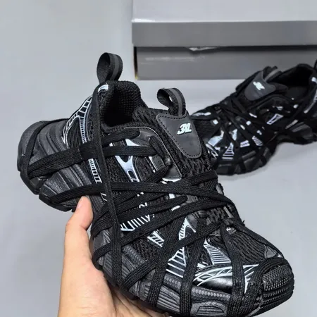 バレンシアガ スニーカー