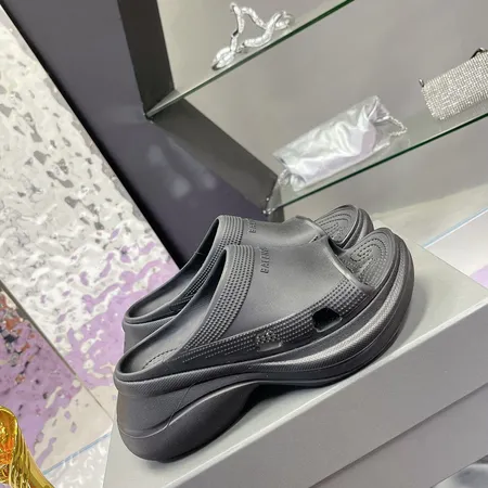 バレンシアガ スリッパ