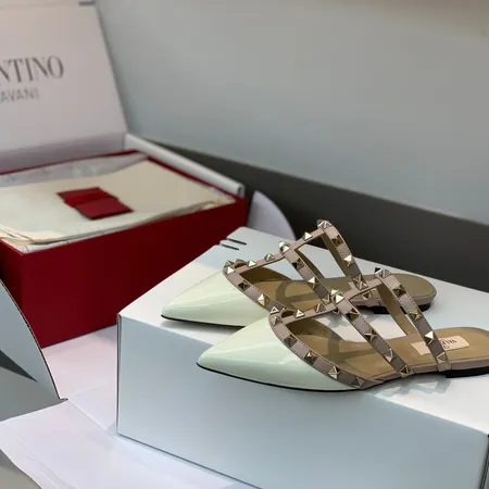 ヴァレンティノ スリッパ