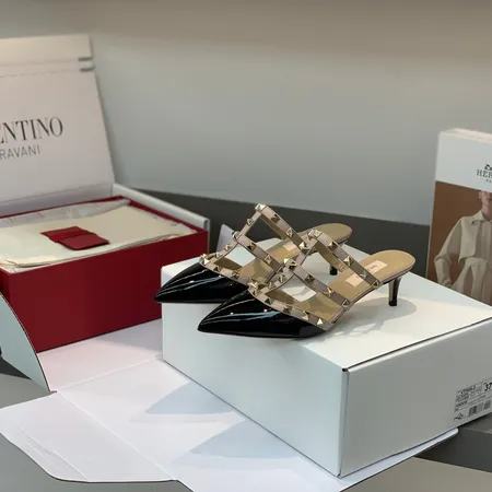 ヴァレンティノ スリッパ