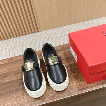 フェラガモ カジュアルシューズ