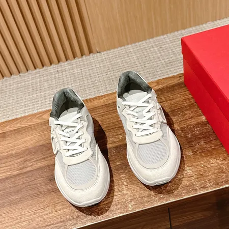 フェラガモ スニーカー