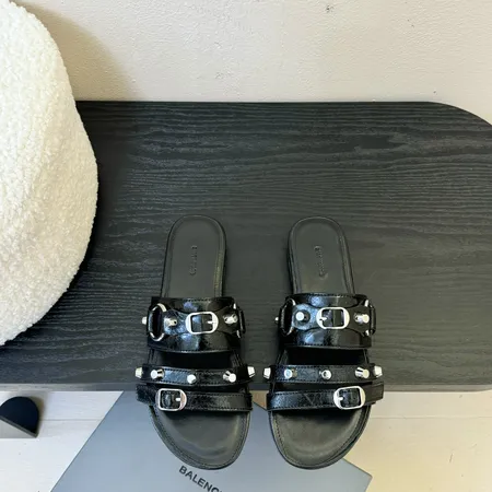 バレンシアガ スリッパ