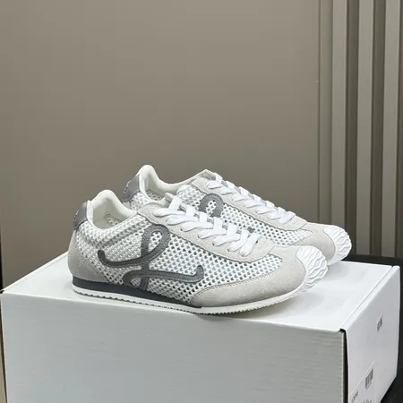 ロエベ スニーカー