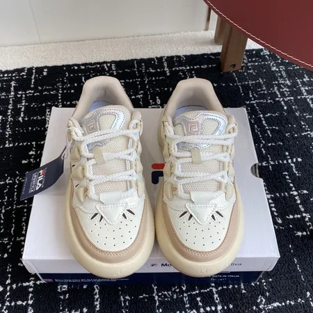 フィラ スニーカー