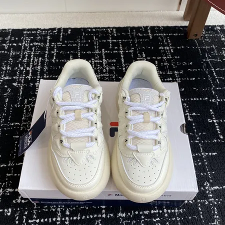 フィラ スニーカー