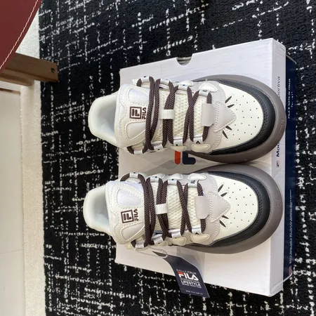 フィラ スニーカー