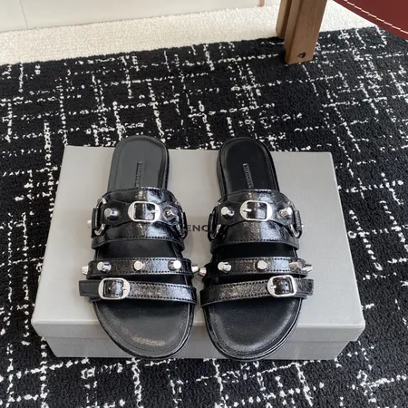 バレンシアガ スリッパ