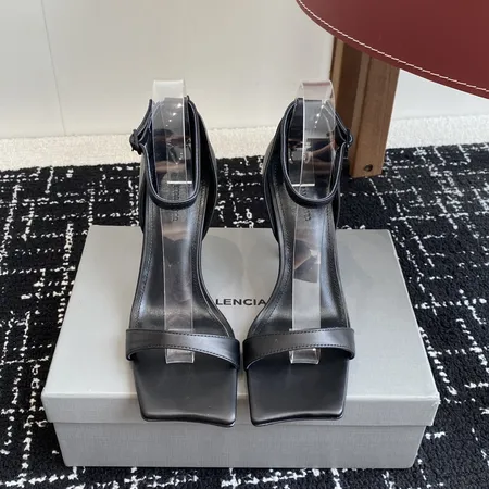 バレンシアガ サンダル