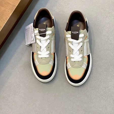 ヴァレンティノ スニーカー