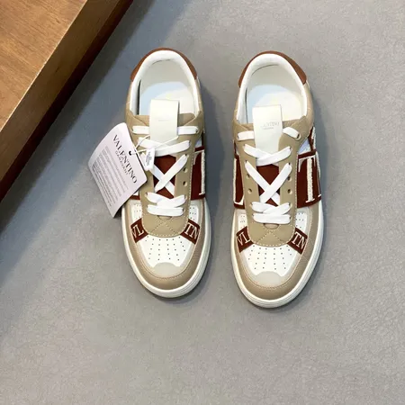 ヴァレンティノ スニーカー