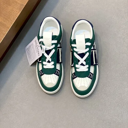 ヴァレンティノ スニーカー