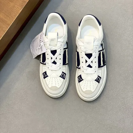 ヴァレンティノ スニーカー