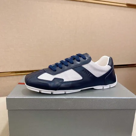 プラダ カジュアルシューズ