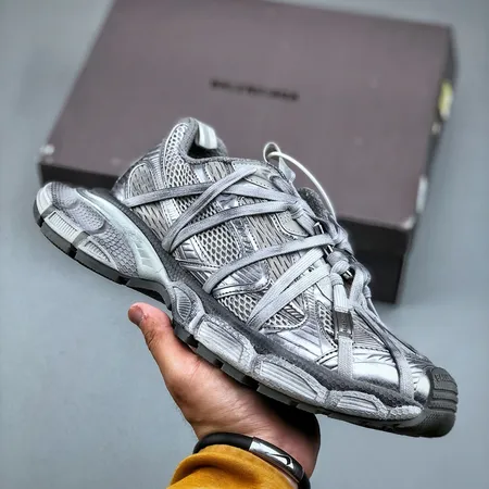 バレンシアガ スニーカー