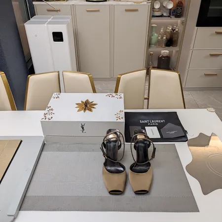 イブサンローラン サンダル