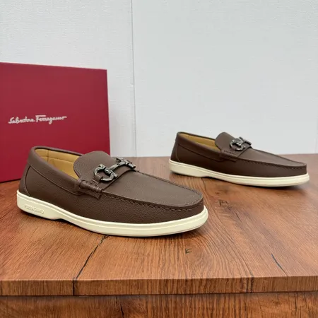 フェラガモ カジュアルシューズ