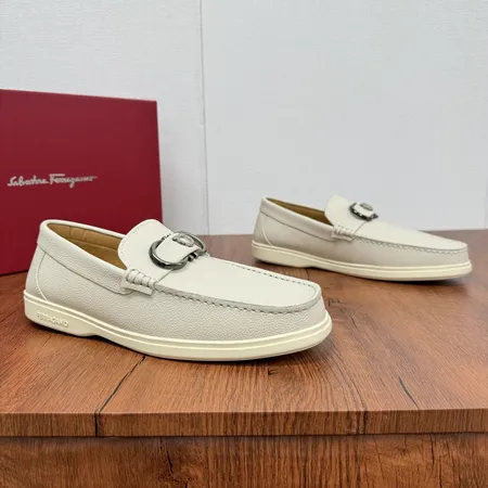 フェラガモ カジュアルシューズ