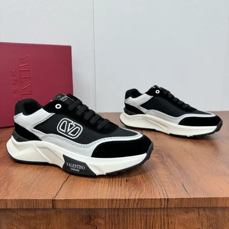 ヴァレンティノ スニーカー