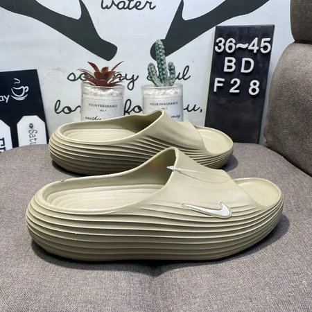 ナイキ スリッパ