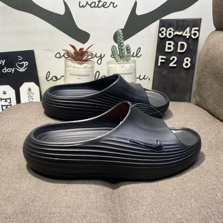 ナイキ スリッパ