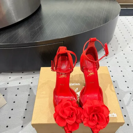 クリスチャン・ルブタン サンダル