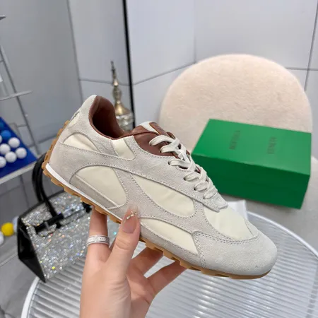 ボッテガ ヴェネタ カジュアルシューズ