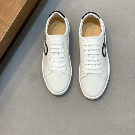 フェラガモ カジュアルシューズ