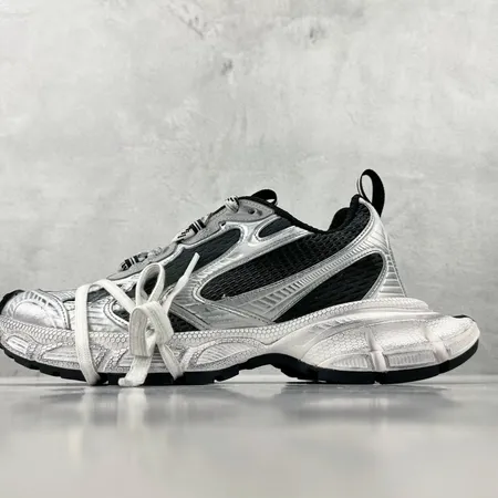 バレンシアガ スニーカー