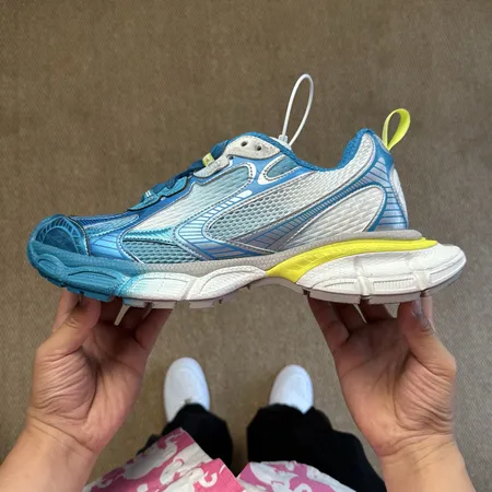 バレンシアガ スニーカー