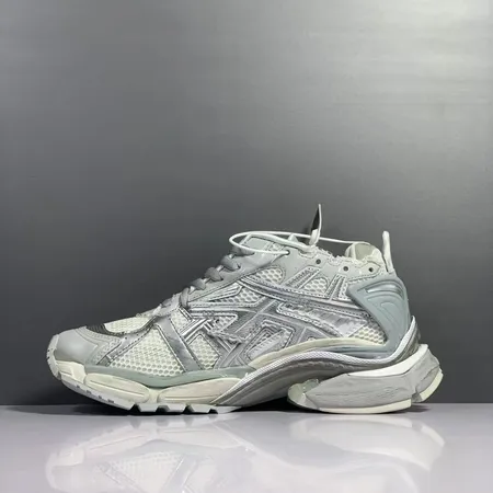 バレンシアガ スニーカー