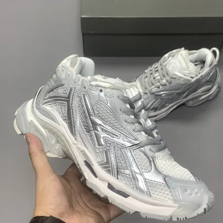 バレンシアガ スニーカー