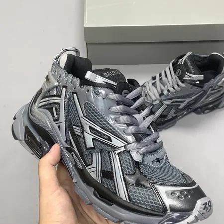 バレンシアガ スニーカー