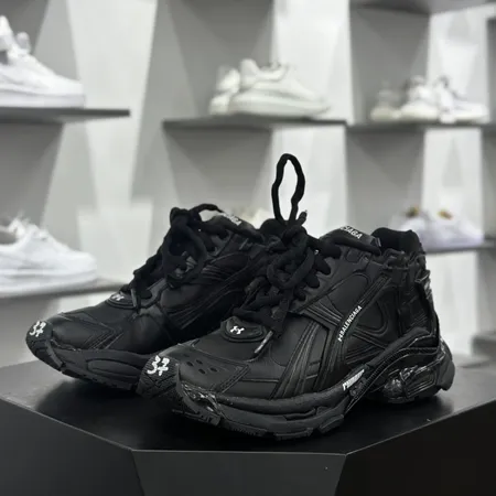 バレンシアガ スニーカー