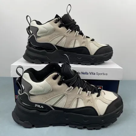 フィラ スニーカー