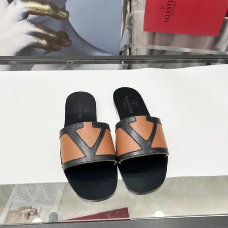 ヴァレンティノ スリッパ