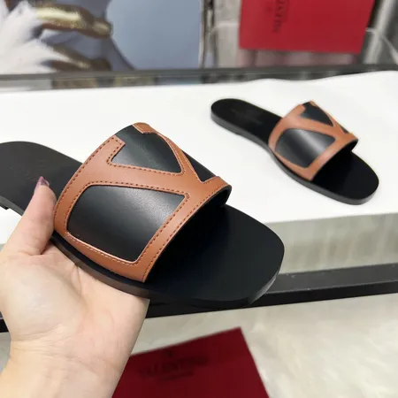 ヴァレンティノ スリッパ