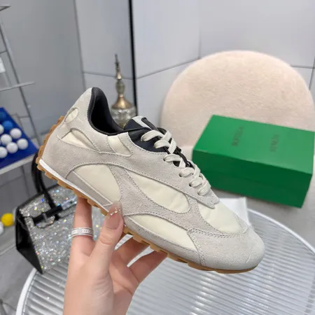 ボッテガ ヴェネタ カジュアルシューズ