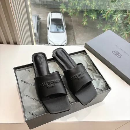 バレンシアガ スリッパ