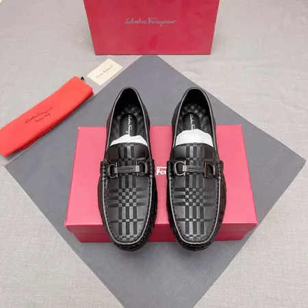 フェラガモ カジュアルシューズ