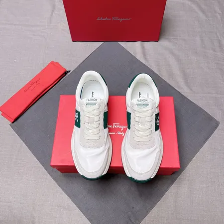 フェラガモ カジュアルシューズ
