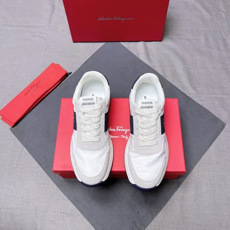 フェラガモ カジュアルシューズ