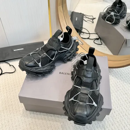 バレンシアガ スニーカー