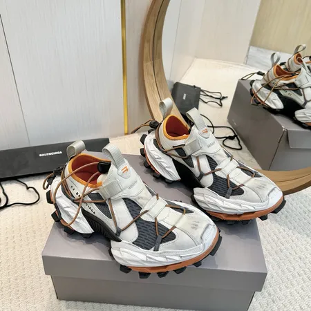 バレンシアガ スニーカー