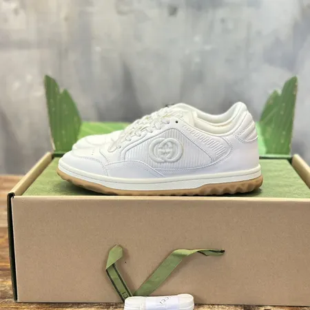 グッチ カジュアルシューズ