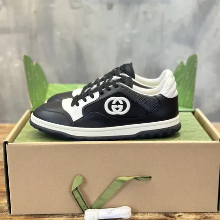 グッチ カジュアルシューズ