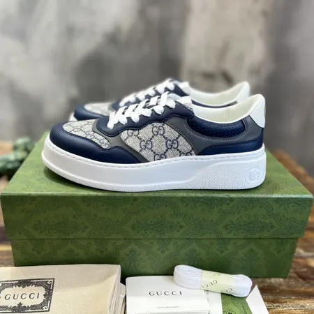 グッチ カジュアルシューズ